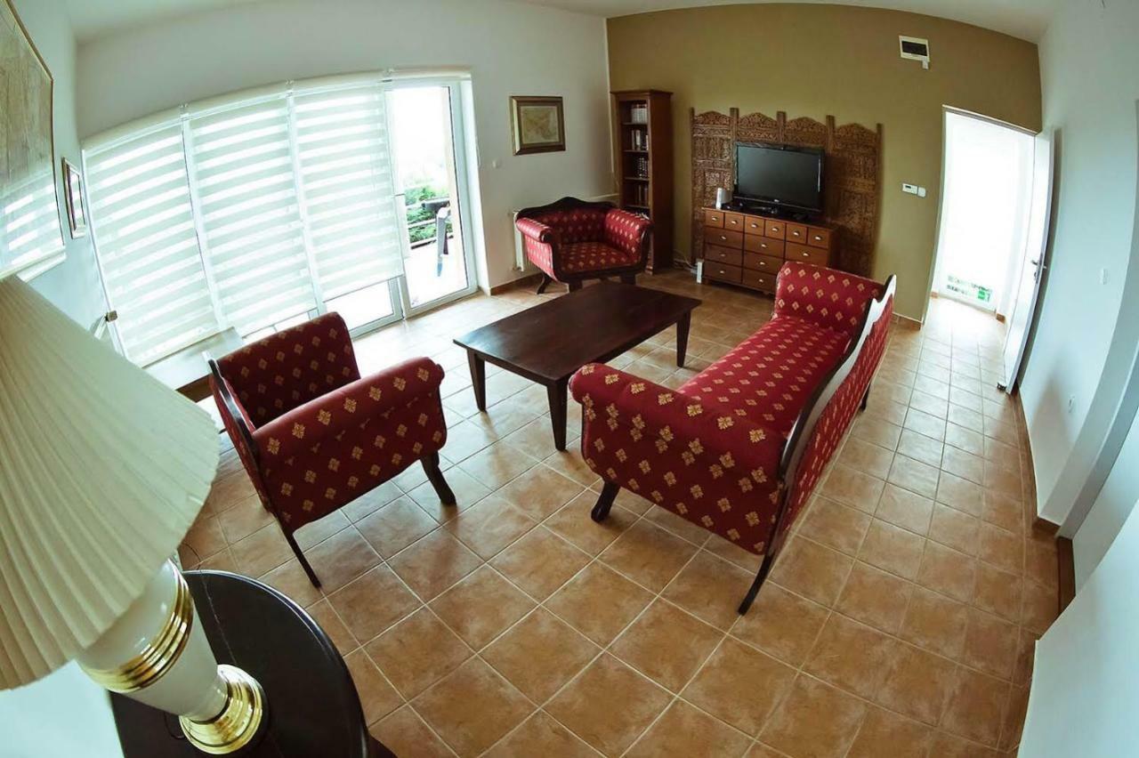 Koi Apartman Balatonalmadi Exterior photo